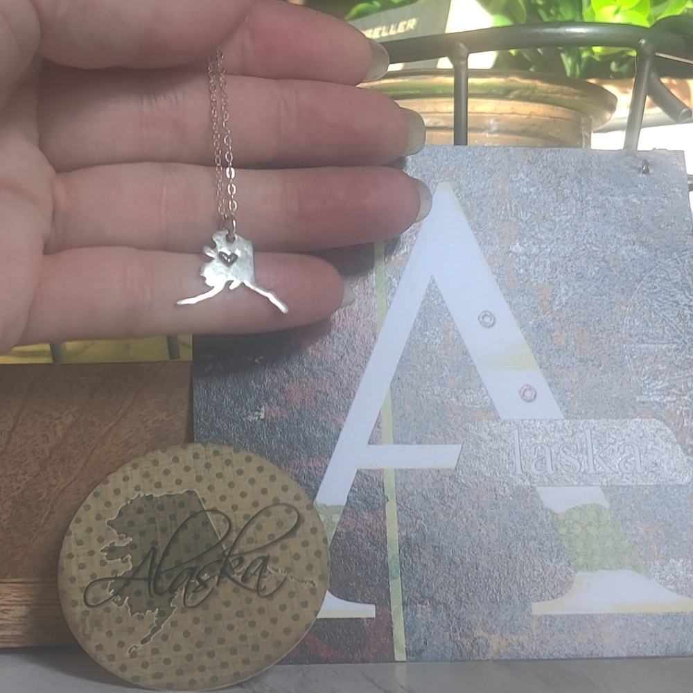 🩵 Limited Time Sale🩵Alaska State Pendant Necklace - Picture 2 of 3